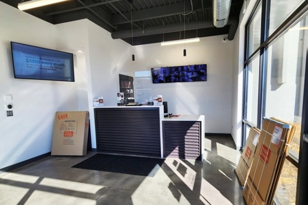 Facility photo: //images.sparefoot.com/medium/24496869e62a1b408c3.jpg