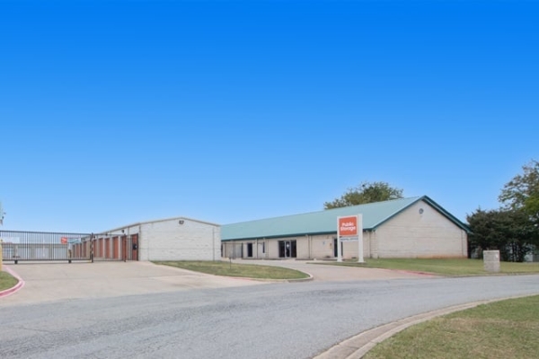 Facility photo: //images.sparefoot.com/medium/24497769e62a6a46e84.jpg