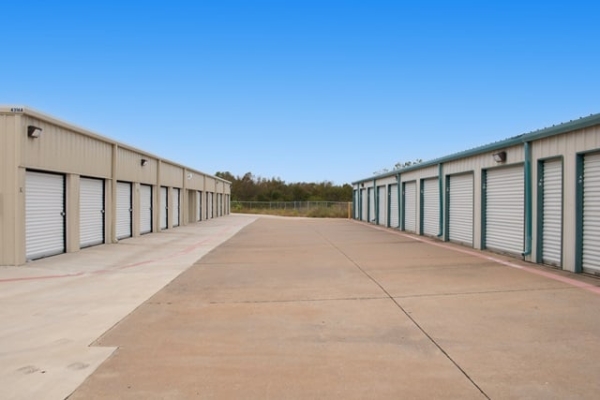 Facility photo: //images.sparefoot.com/medium/24497769e62a6b4521e.jpg