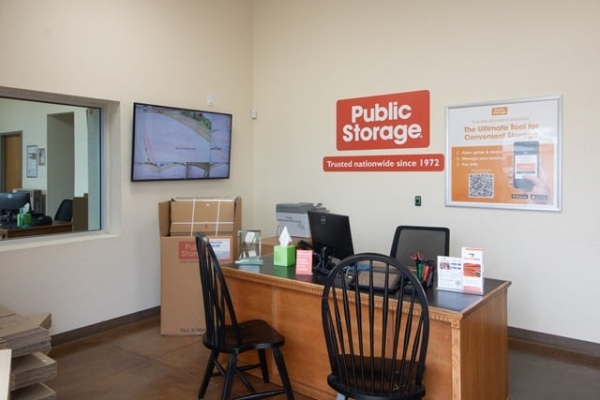 Facility photo: //images.sparefoot.com/medium/24497769e62a6c3a684.jpg