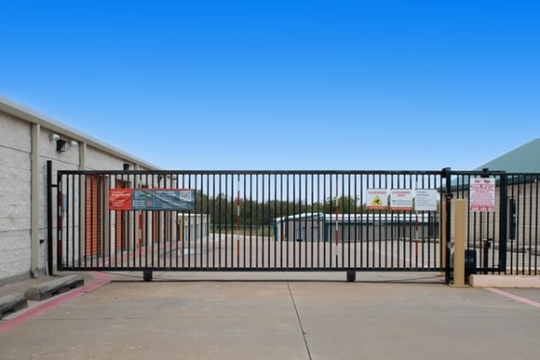 Facility photo: //images.sparefoot.com/medium/24497769e62a6d7ba66.jpg