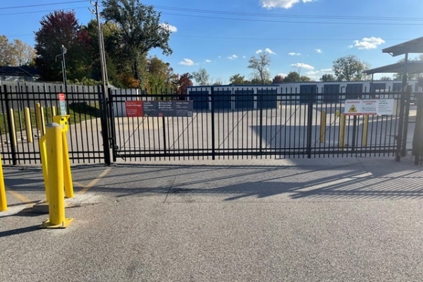 Facility photo: //images.sparefoot.com/medium/24497969e62abb16eeb.jpg