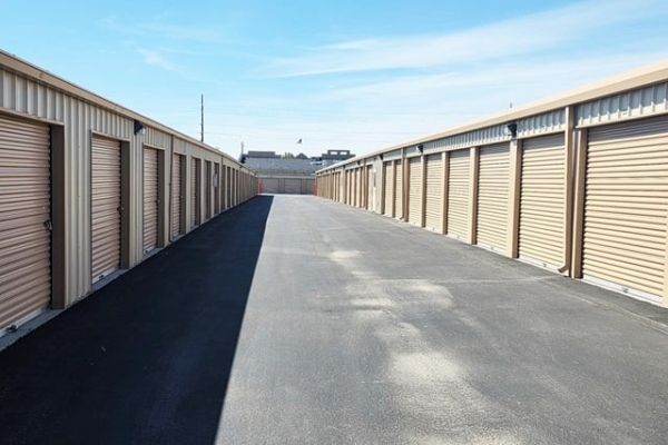 Facility photo: //images.sparefoot.com/medium/24499469e236b21c892.jpg