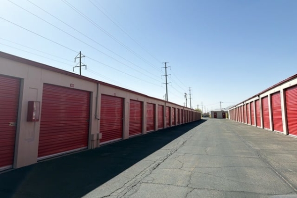 Facility photo: //images.sparefoot.com/medium/24500669e0e75ba96ac.jpg