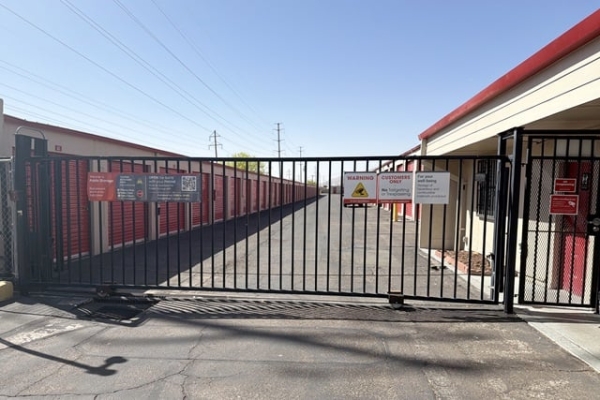 Facility photo: //images.sparefoot.com/medium/24500669e62a81571f7.jpg