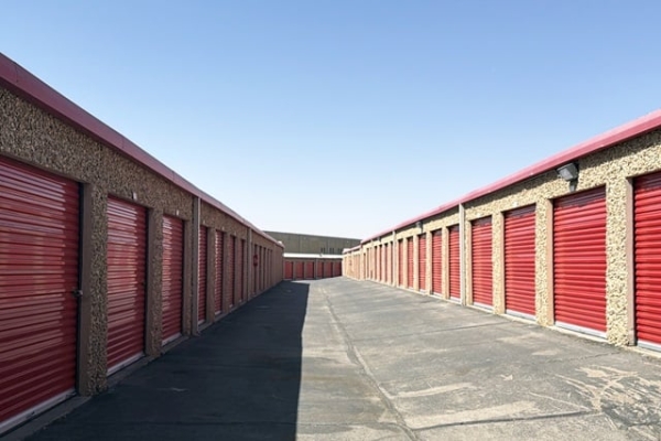 Facility photo: //images.sparefoot.com/medium/24503069dcf2a39ea31.jpg