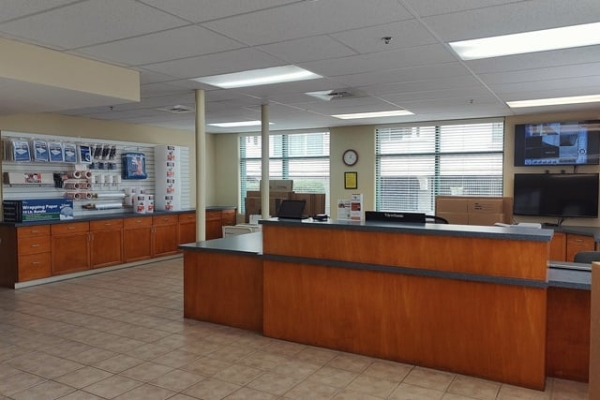 Facility photo: //images.sparefoot.com/medium/24503869e62cb8c96f5.jpg