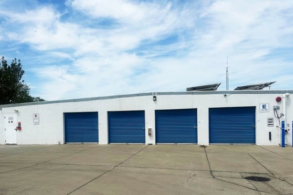 Facility photo: //images.sparefoot.com/medium/24505269e62c312d054.jpg