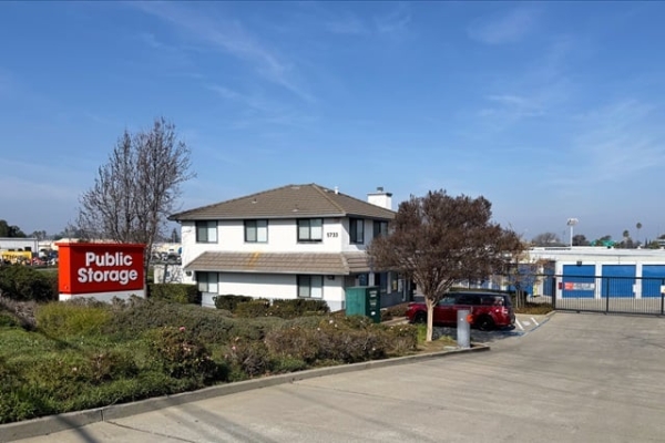 Facility photo: //images.sparefoot.com/medium/24506169e62c9f9a782.jpg