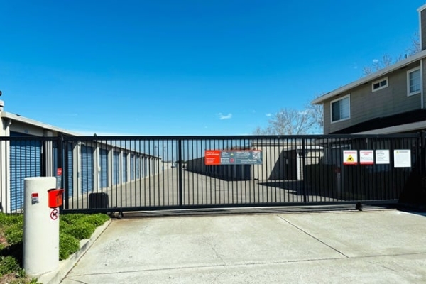 Facility photo: //images.sparefoot.com/medium/24506369df9a3674b89.jpg