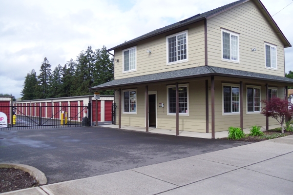 Facility photo: //images.sparefoot.com/medium/2450706a398f3a8b5ea.jpg
