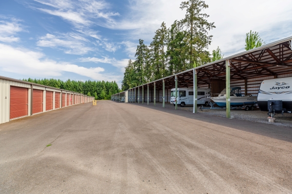 Facility photo: //images.sparefoot.com/medium/2450706a398f5ac5c95.jpg