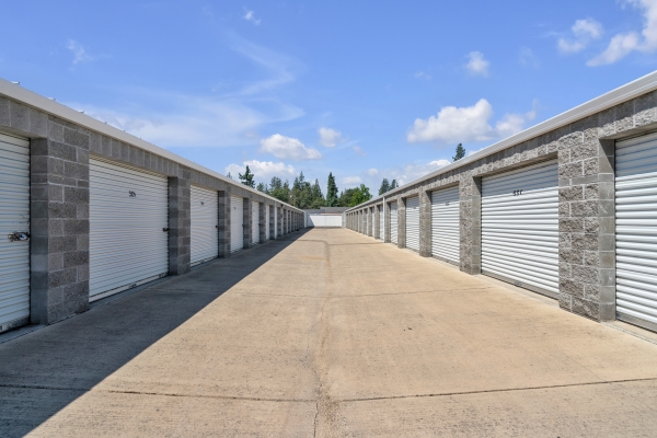 Facility photo: //images.sparefoot.com/medium/24507469e85ae46f4fc.jpg