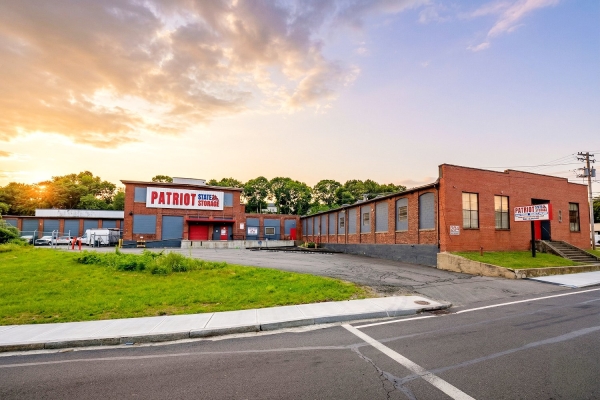 Facility photo: //images.sparefoot.com/medium/24508069de785e901d4.jpg