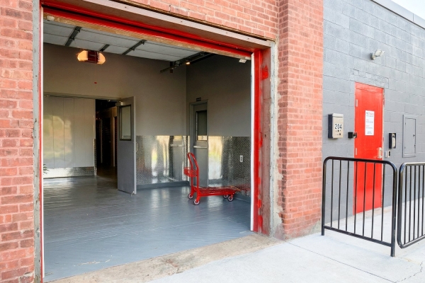 Facility photo: //images.sparefoot.com/medium/24508069de785f9276d.jpg