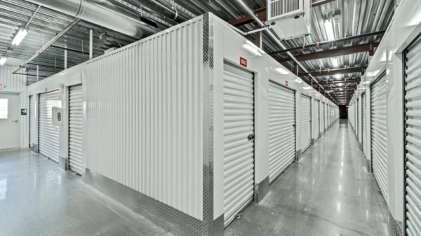 Facility photo: //images.sparefoot.com/medium/24509669e78d6642303.jpg