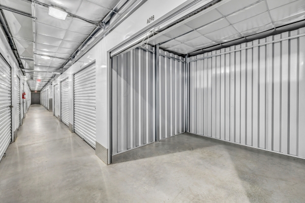 Facility photo: //images.sparefoot.com/medium/24509669e78d6b549c5.jpg