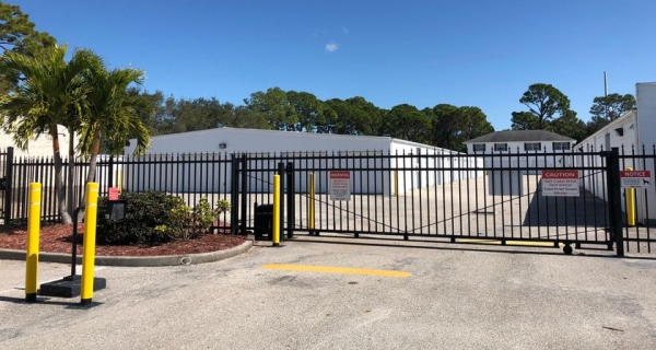 Facility photo: //images.sparefoot.com/medium/24510069e155d45ec34.jpg