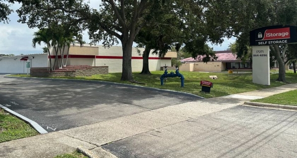 Storage Units at iStorage - 7006 - St. Petersburg - 3950 34th Street South