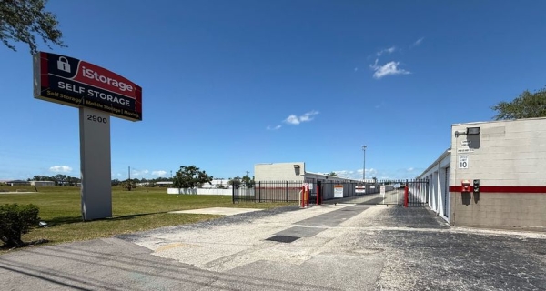 Facility photo: //images.sparefoot.com/medium/24510369e146bc87263.jpg