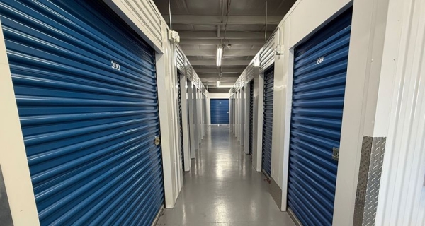 Facility photo: //images.sparefoot.com/medium/24510369e146e0a5ca3.jpg