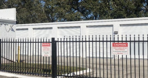 Facility photo: //images.sparefoot.com/medium/24510669e154180f53e.jpg