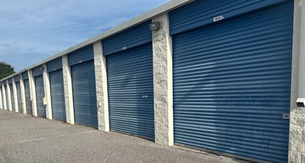 Facility photo: //images.sparefoot.com/medium/24510769e1129e9a3bd.jpg