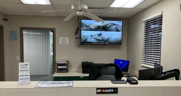 Facility photo: //images.sparefoot.com/medium/24510869e15a2a2d5a0.jpg