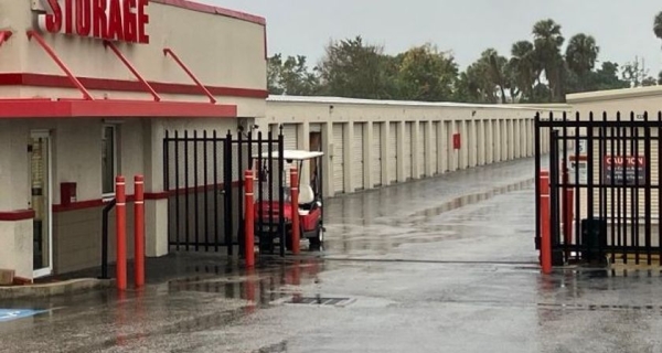 Facility photo: //images.sparefoot.com/medium/24510869e15a2b7cb73.jpg