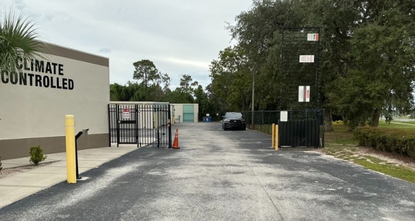 Facility photo: //images.sparefoot.com/medium/24510969e1151174357.jpg