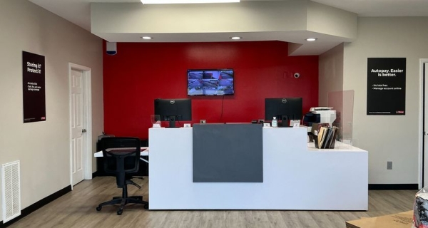 Facility photo: //images.sparefoot.com/medium/24511069e11993e1b63.jpg