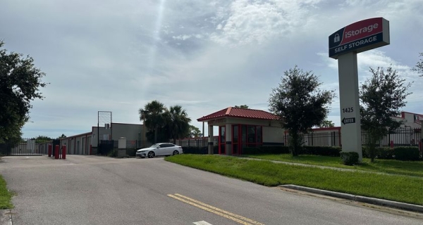 Facility photo: //images.sparefoot.com/medium/24511269e1179d11b02.jpg