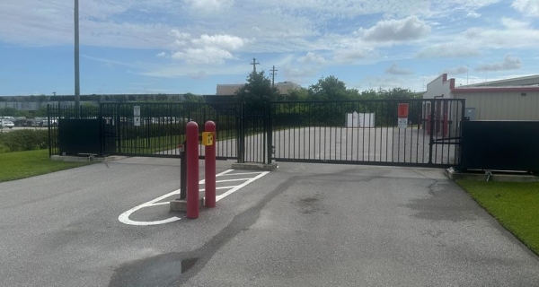 Facility photo: //images.sparefoot.com/medium/24511469e10f6695b9b.jpg