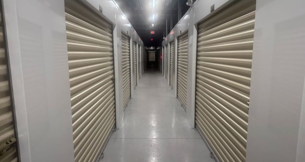 Facility photo: //images.sparefoot.com/medium/24511469e10f693837f.jpg