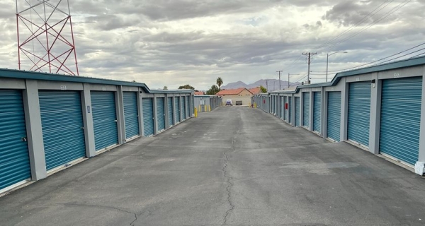 Facility photo: //images.sparefoot.com/medium/24512269e115836c823.jpeg