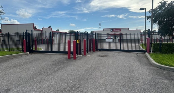 Facility photo: //images.sparefoot.com/medium/24512669e1169b6079c.jpg