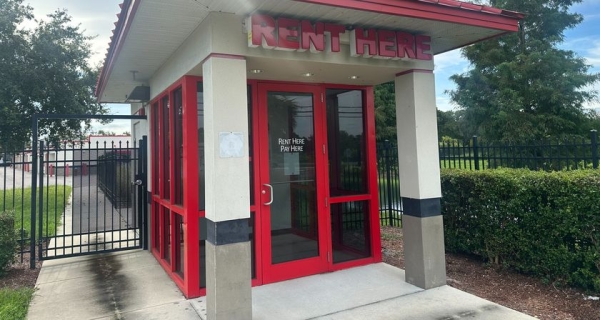 Facility photo: //images.sparefoot.com/medium/24512669e1169ee59fb.jpg