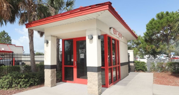 Facility photo: //images.sparefoot.com/medium/24513069e11789b5b4b.jpg