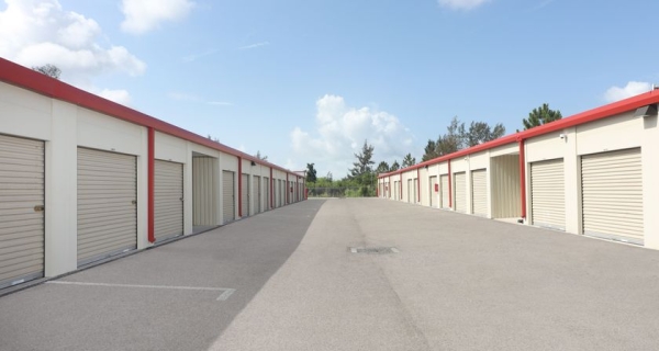 Facility photo: //images.sparefoot.com/medium/24513069e117a233cb6.jpg