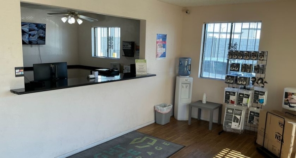 Facility photo: //images.sparefoot.com/medium/24513269e11c7216428.jpg