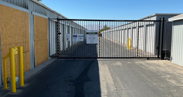 Facility photo: //images.sparefoot.com/medium/24513269e11c84c912e.jpg