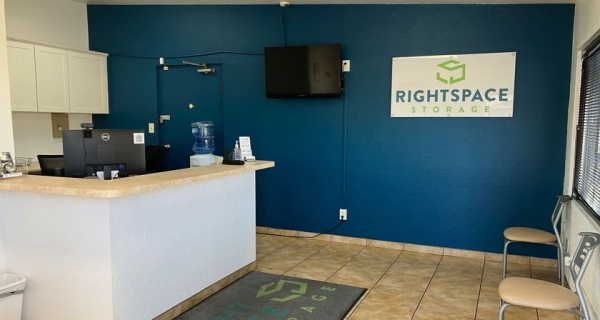 Facility photo: //images.sparefoot.com/medium/24513469e11dd5a80dd.jpg