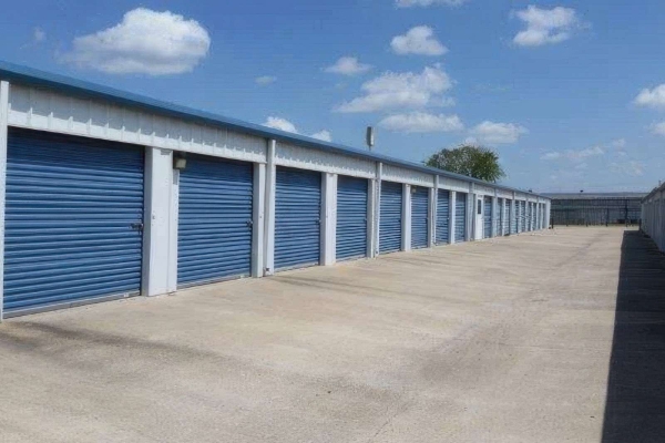 Facility photo: //images.sparefoot.com/medium/24513969fce0e8209d7.jpg