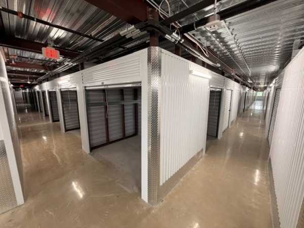 Facility photo: //images.sparefoot.com/medium/24514269e374669f66d.jpg