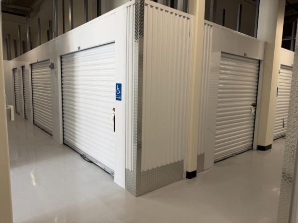 Facility photo: //images.sparefoot.com/medium/24514469e3745c09145.jpg