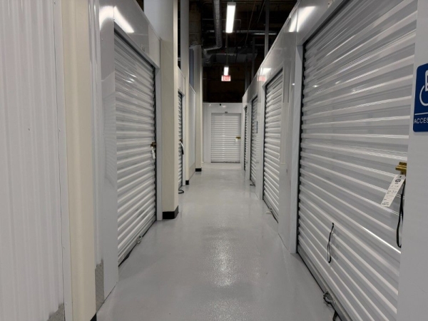 Facility photo: //images.sparefoot.com/medium/24514469e3745cec8aa.jpg