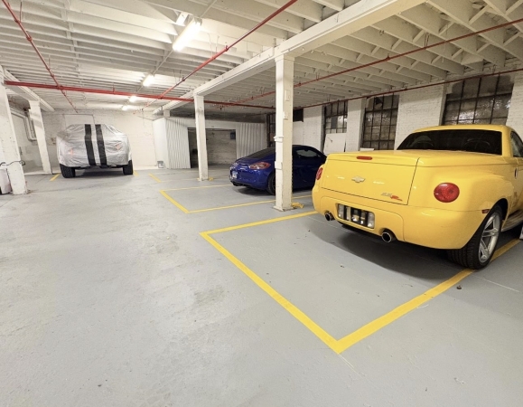 Facility photo: //images.sparefoot.com/medium/24514569e7f41224e8c.jpeg