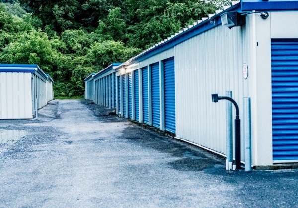 Facility photo: //images.sparefoot.com/medium/24514769e2a4cbccecb.jpg