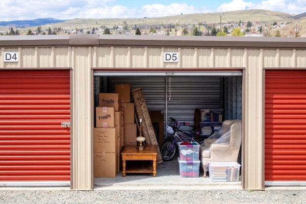 Facility photo: //images.sparefoot.com/medium/24516069e7d51788d83.jpg