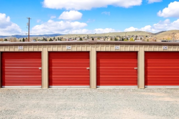 Facility photo: //images.sparefoot.com/medium/24516069e7d51830f40.jpg